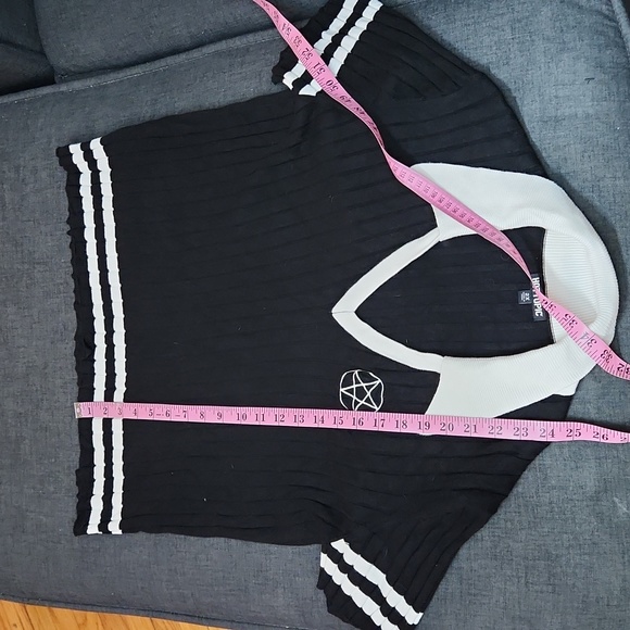 Hot Topic Black Short Sleeve School Sweater W/ Embroidered Pentagram Plus Sz2X - Picture 8 of 8